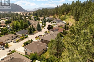 1068 Caledonia Way - Photo 39