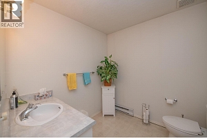 703 Granville Avenue Unit# 103 - Photo 49