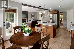 2464 SELKIRK Drive - Photo 12