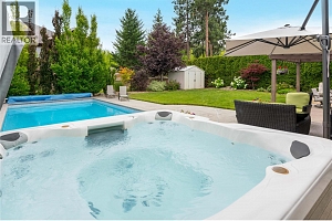2464 SELKIRK Drive - Photo 15