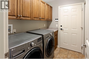 2464 SELKIRK Drive - Photo 23