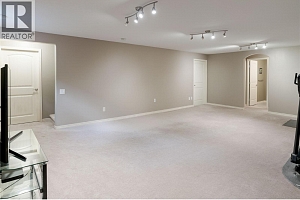 2464 SELKIRK Drive - Photo 31