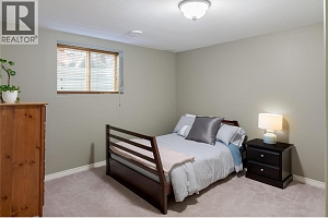 2464 SELKIRK Drive - Photo 33