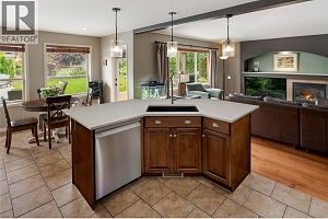 2464 SELKIRK Drive - Photo 8