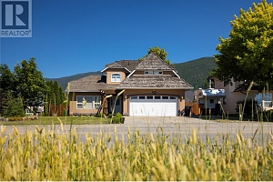 2028 Okanagan Street - Photo 3
