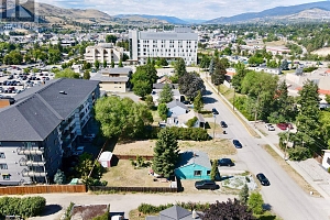 1802 31 Street - Photo 2