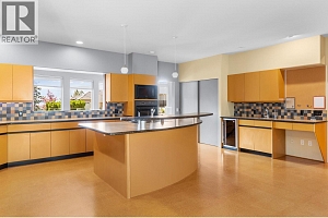 2111 Lillooet Crescent - Photo 15