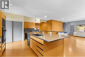 2111 Lillooet Crescent - Photo 16