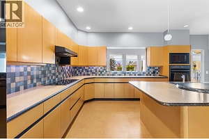 2111 Lillooet Crescent - Photo 18