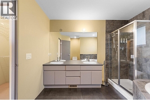 2111 Lillooet Crescent - Photo 36