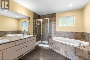 2111 Lillooet Crescent - Photo 37