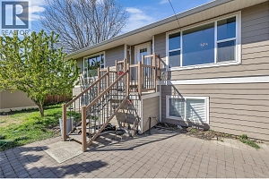 855 Saucier Avenue - Photo 2