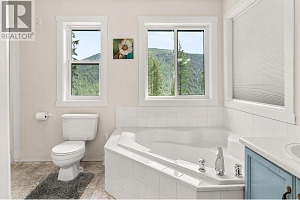 7967 Falcon Ridge Crescent - Photo 42