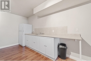 2042 Moonbeam Close - Photo 32