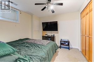 184 Snowsell Street N - Photo 34
