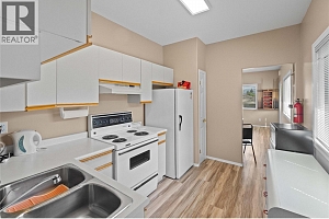 153 Salmon Arm Drive Unit# 11 - Photo 37