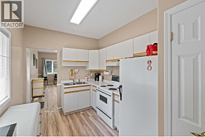 153 Salmon Arm Drive Unit# 11 - Photo 38