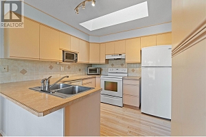 153 Salmon Arm Drive Unit# 11 - Photo 9