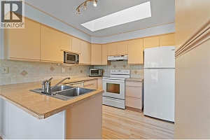 153 Salmon Arm Drive Unit# 11 - Photo 9