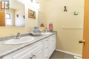 460 Dougall Road S - Photo 18