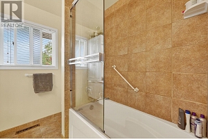 1498 Lombardy Square - Photo 14