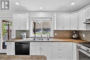 982 Paret Crescent - Photo 12