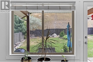 982 Paret Crescent - Photo 18