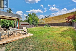 982 Paret Crescent - Photo 2