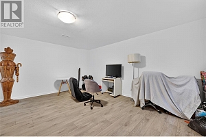 982 Paret Crescent - Photo 33