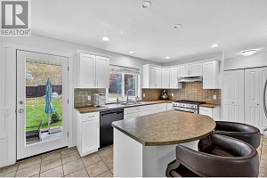 982 Paret Crescent - Photo 7