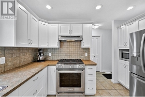 982 Paret Crescent - Photo 9