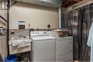 3927 16 Avenue - Photo 32