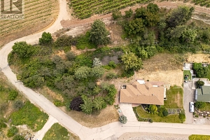 1049 Kelly Drive - Photo 31