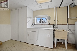 1388 Cherry Crescent W - Photo 30
