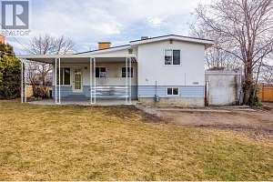 1388 Cherry Crescent W - Photo 32