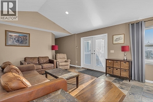 7992 Falcon Ridge Crescent - Photo 11