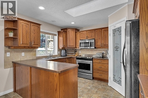 7992 Falcon Ridge Crescent - Photo 12