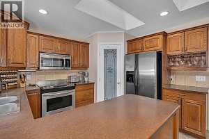 7992 Falcon Ridge Crescent - Photo 14