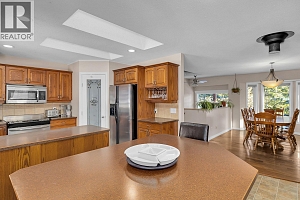 7992 Falcon Ridge Crescent - Photo 16