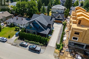 935 Laurier Avenue - Photo 2