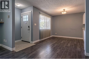 3704 40 Avenue - Photo 2