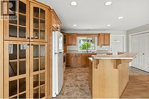 4504 Bellevue Drive - Photo 6