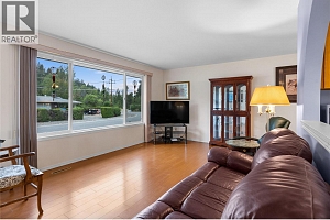 1390 Creekside Road - Photo 2