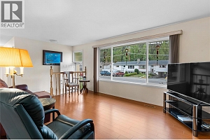 1390 Creekside Road - Photo 3