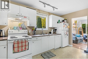 853 Wilson Avenue - Photo 9