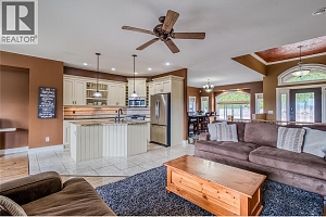 1084 Hume Avenue - Photo 2