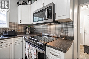53 Preston Crescent - Photo 2