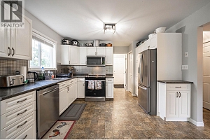 53 Preston Crescent - Photo 3