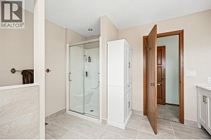 975 Monashee Place - Photo 29