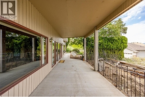 975 Monashee Place - Photo 44